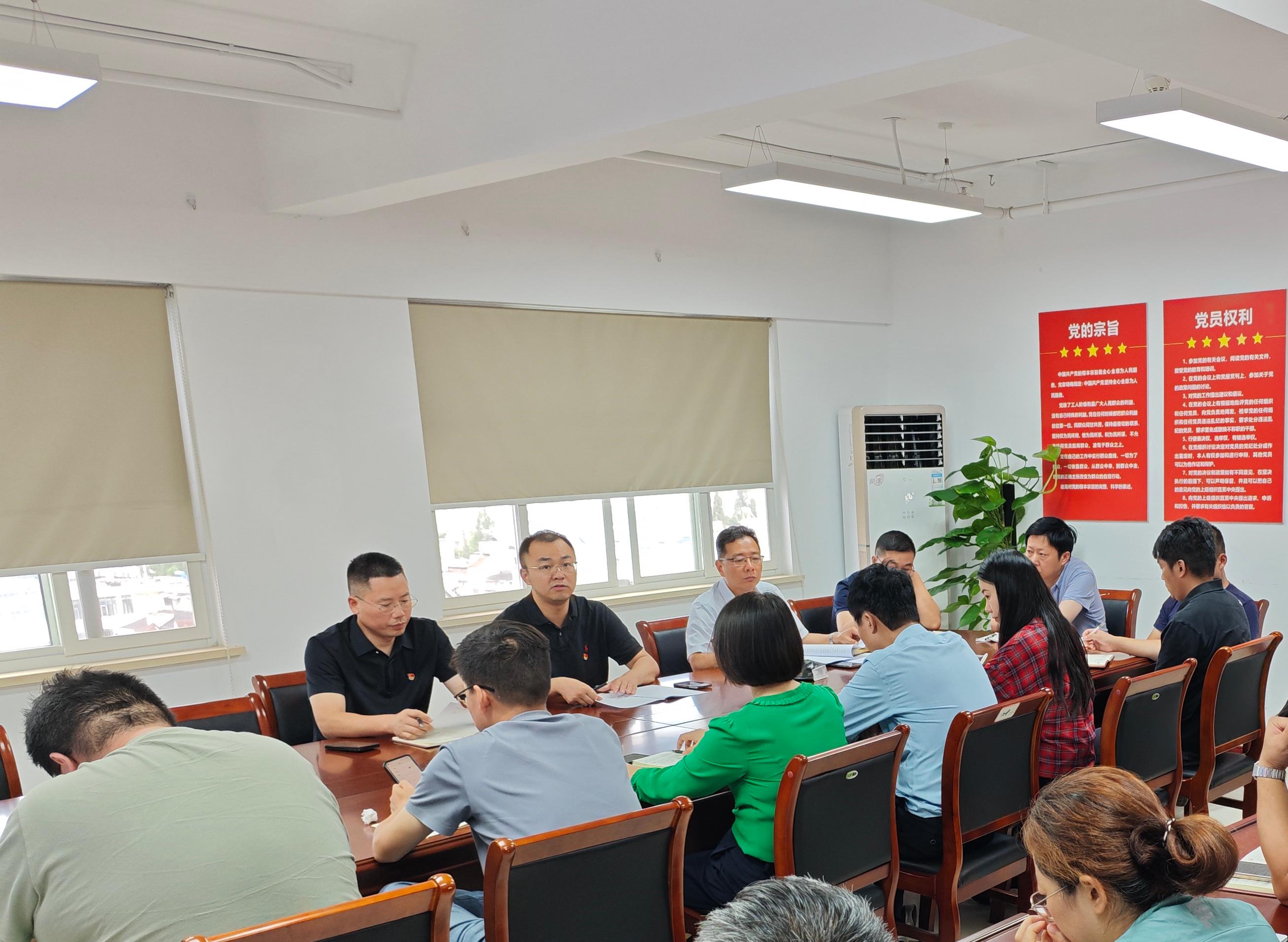 2025年七一活动戴海建同志上党课(华都公司).jpg